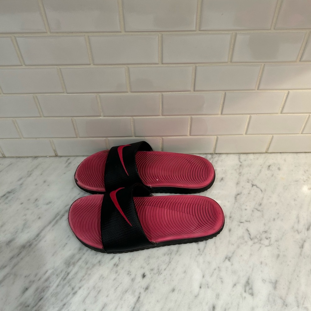 Nike Kids Slippers - Black and Pink